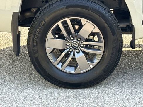 Used 2025 Nissan Frontier SV w/ Tow Package AWD/4WD image 9