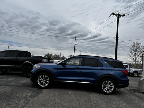 Used 2020 Ford Explorer XLT w/ Equipment Group 202A image 2