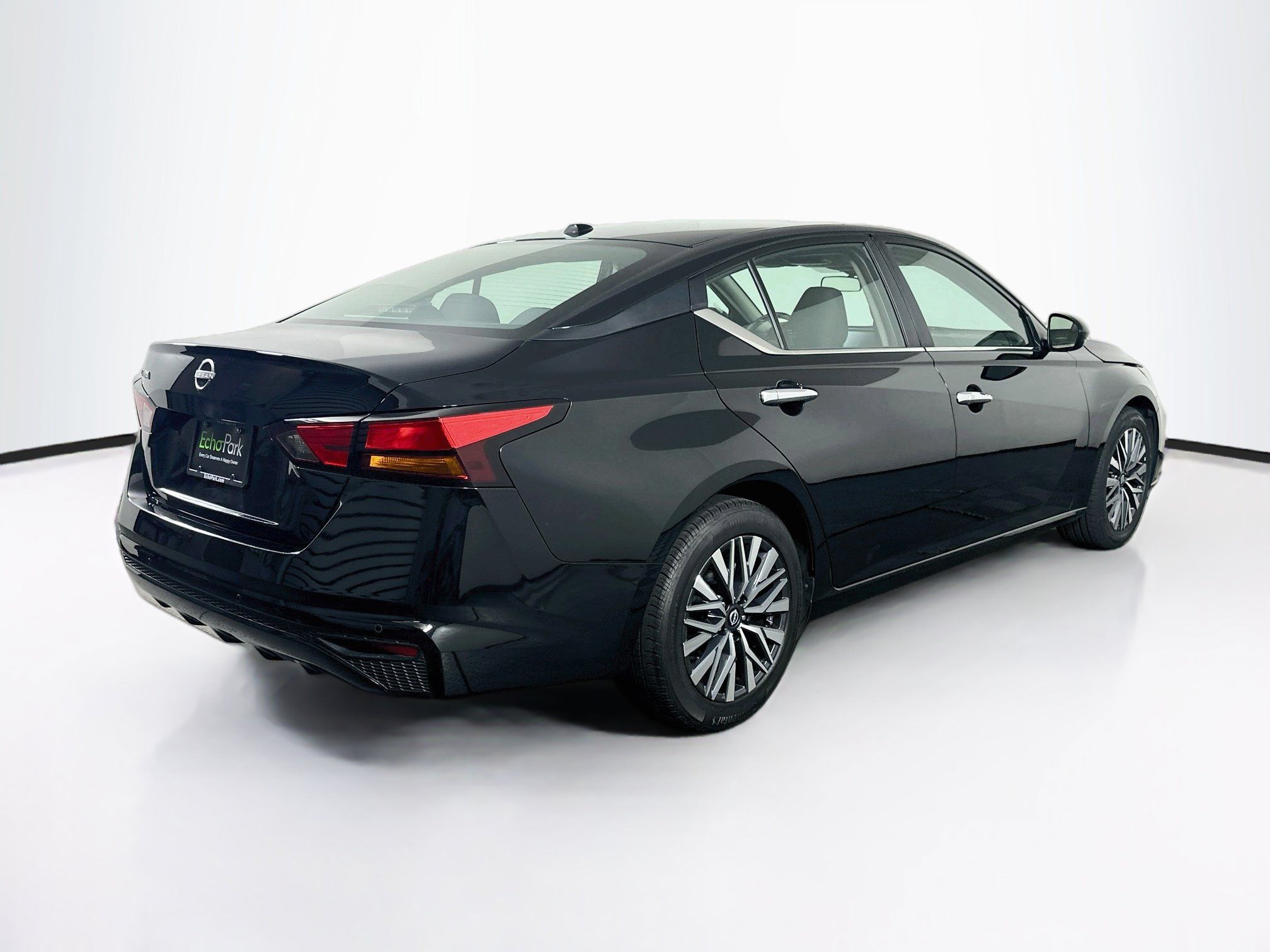 Used 2025 Nissan Altima 2.5 SV FWD image 9