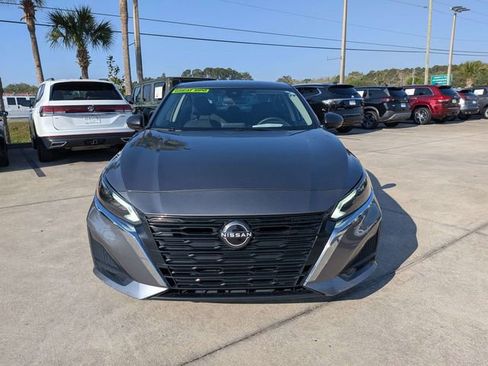 Used 2024 Nissan Altima 2.5 SV FWD image 8