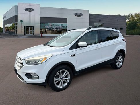Used 2017 Ford Escape SE w/ Equipment Group 201A FWD image 1