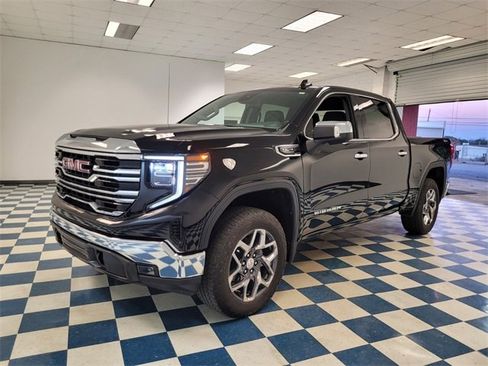 Used 2024 GMC Sierra 1500 SLT image 3