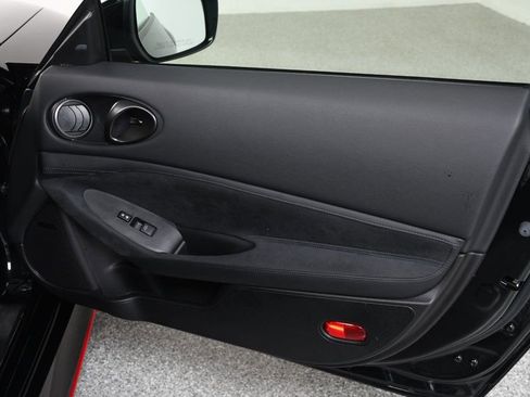 Used 2025 Nissan Z NISMO w/ Floor Mat Package RWD image 23