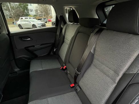 Used 2023 Nissan Rogue SV image 24