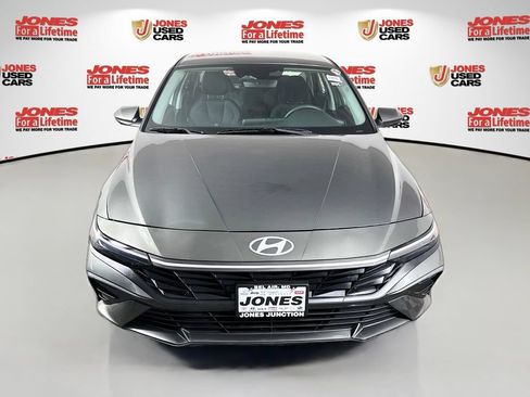 Certified 2024 Hyundai Elantra SE FWD image 12