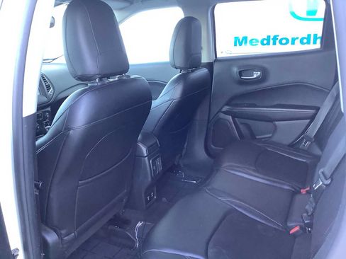 Used 2018 Jeep Compass Latitude w/ Popular Equipment Group AWD/4WD image 12