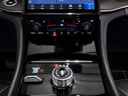 Used 2025 Jeep Grand Cherokee Limited image 24