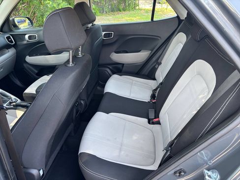 Used 2025 Hyundai Venue SEL FWD image 24