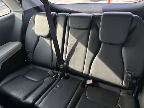 Used 2022 Kia Carnival LX FWD image 23
