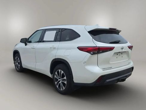 Used 2020 Toyota Highlander XLE AWD/4WD image 6
