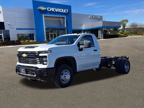 Used 2024 Chevrolet Silverado 3500 W/T image 3