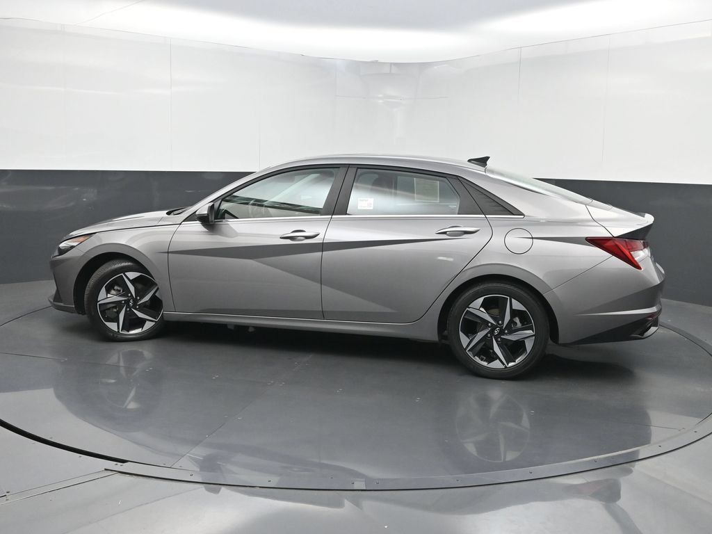 Used 2022 Hyundai Elantra Limited FWD image 42
