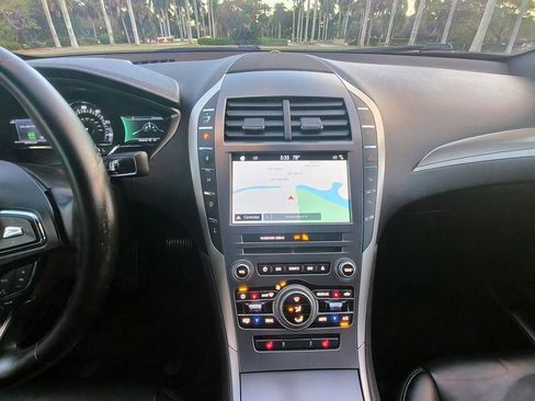 Used 2018 Lincoln MKZ Select w/ Technology Package image 16