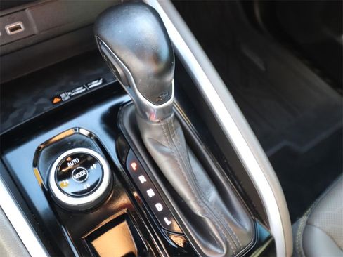 Used 2023 Chevrolet Colorado ZR2 w/ ZR2 Convenience Package III image 21