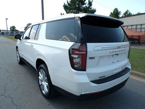 Used 2023 Chevrolet Suburban High Country w/ Advanced Technology Package AWD/4WD image 2