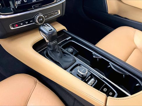 Used 2018 Volvo S90 T6 Momentum image 16