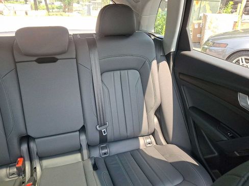Used 2023 Audi Q5 2.0T Premium w/ Convenience Package AWD/4WD image 14