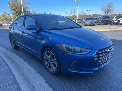 Used 2017 Hyundai Elantra Limited image 2