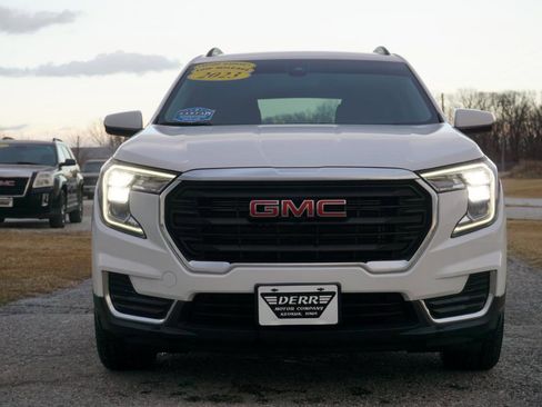 Used 2023 GMC Terrain SLE w/ Driver Convenience Package image 3