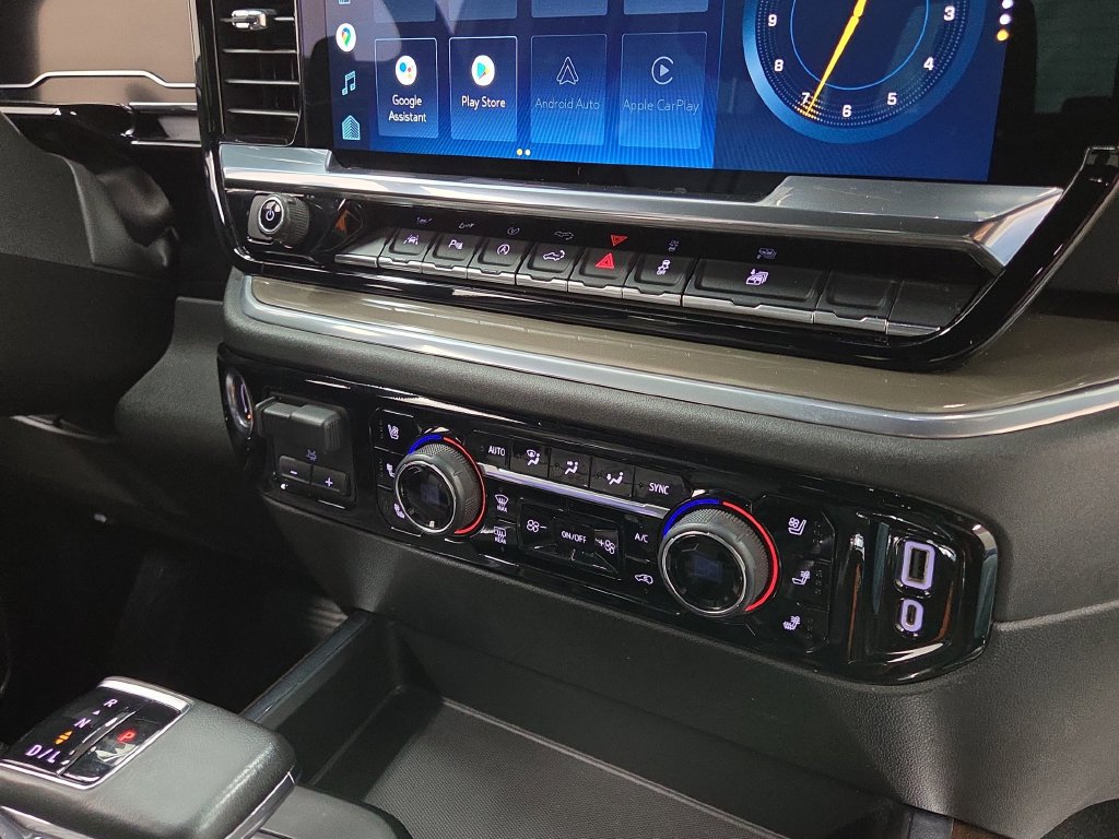 Used 2022 Chevrolet Silverado 1500 High Country w/ Technology Package AWD/4WD image 16