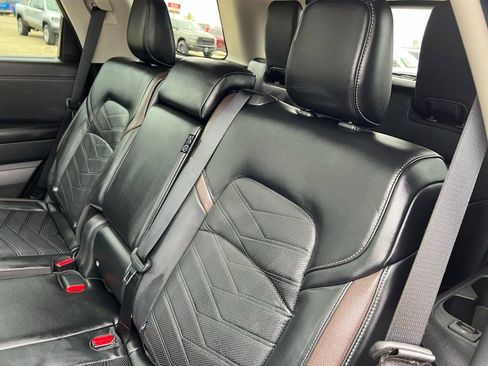 Used 2025 Nissan Pathfinder Platinum w/ Lighting Package (N92) image 21