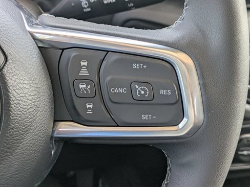 Used 2025 Jeep Wrangler Unlimited Sahara w/ Safety Group AWD/4WD image 28