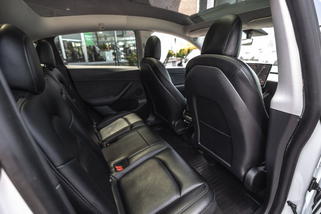 Used 2021 Tesla Model Y Long Range AWD/4WD image 23