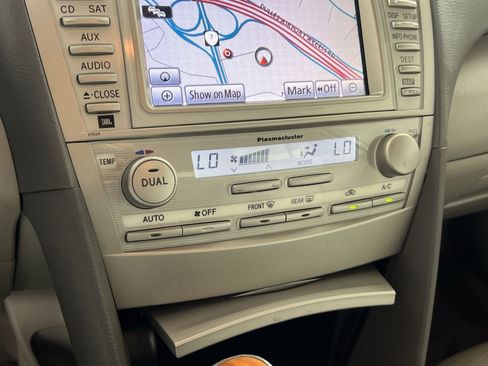 Used 2011 Toyota Camry XLE w/ SE/XLE Extra-Value Pkg FWD image 21
