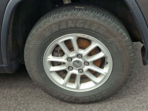 Used 2020 Jeep Grand Cherokee Laredo AWD/4WD image 8