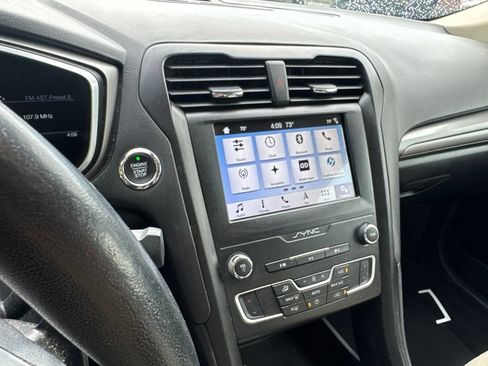Used 2019 Ford Fusion SE w/ Equipment Group 151A FWD image 12