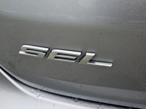 Used 2023 Ford Edge SEL image 12