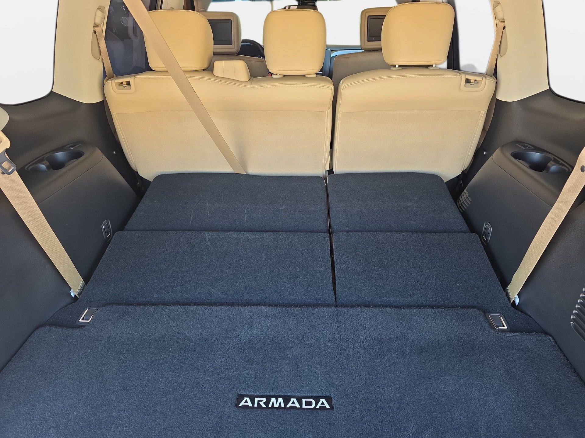 Used 2017 Nissan Armada Platinum w/ Interior Lighting Package AWD/4WD image 12