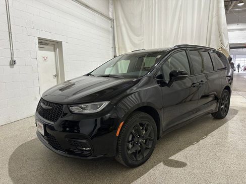 New 2026 Chrysler Pacifica Select w/ S Appearance Package image 1