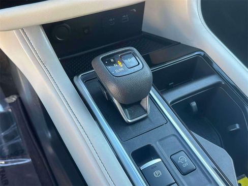 Certified 2024 Nissan Pathfinder SL image 31