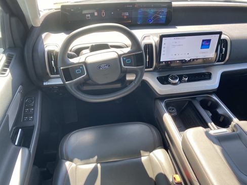 Used 2025 Ford Expedition Active image 15