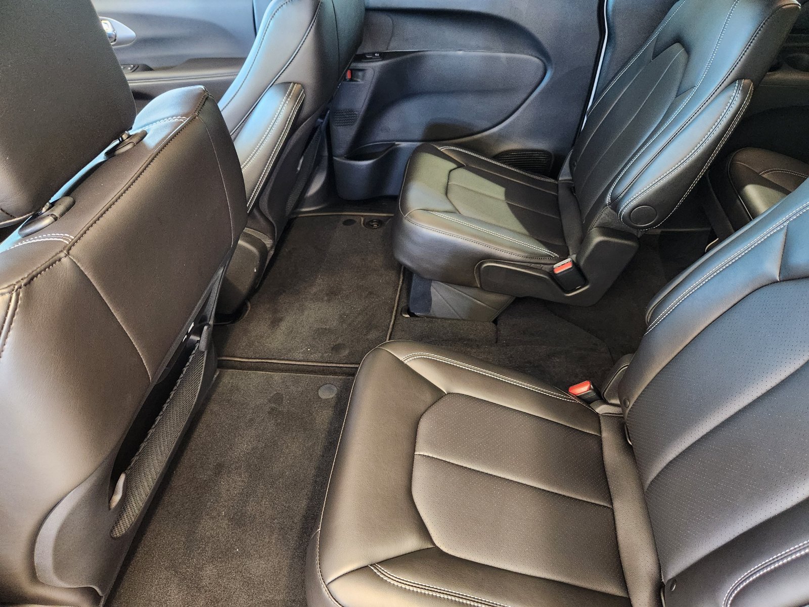 New 2027 Chrysler Pacifica Select FWD image 39