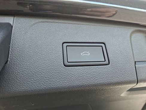 Certified 2025 Volkswagen Atlas SEL Premium R-Line image 31