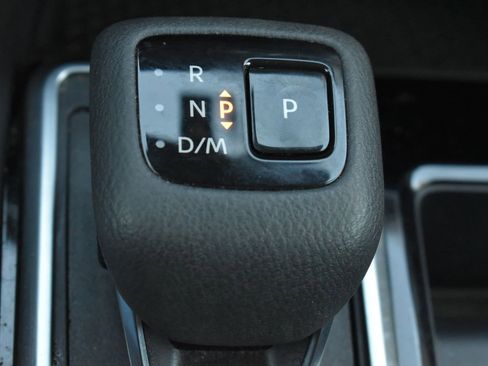Used 2025 Nissan Pathfinder SV AWD/4WD image 33