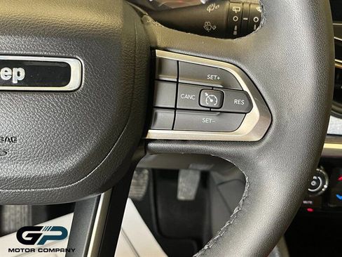 Used 2023 Jeep Compass Latitude image 11