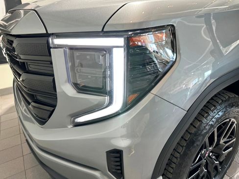 Used 2024 GMC Sierra 1500 Elevation image 31