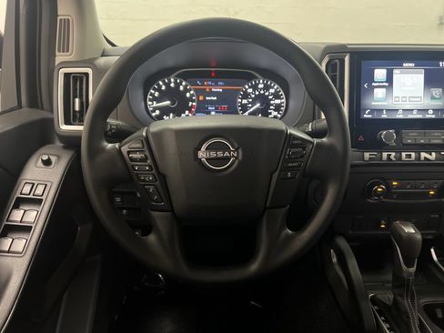 Used 2025 Nissan Frontier SV w/ Tow Package RWD image 14