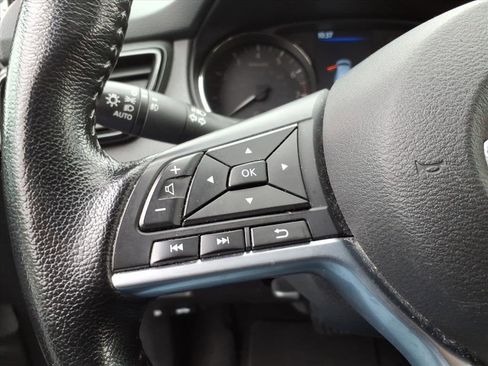 Used 2022 Nissan Rogue Sport SL w/ Premium Package image 14