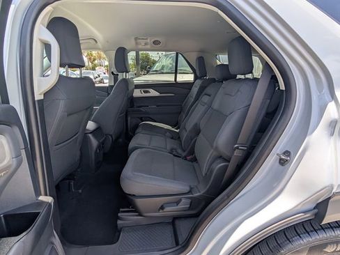 Used 2022 Ford Explorer XLT w/ Equipment Group 202A RWD image 11