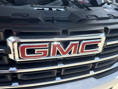 Certified 2025 GMC Acadia Elevation AWD/4WD image 32