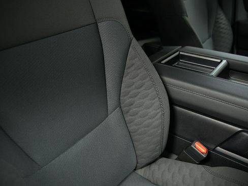 Used 2025 Toyota Tundra SR AWD/4WD image 19