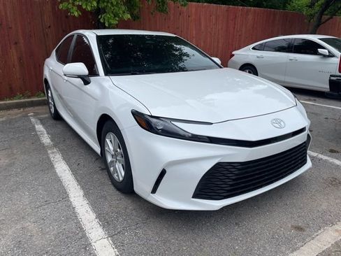 Used 2025 Toyota Camry LE image 4