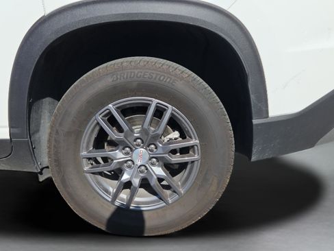 Used 2025 GMC Acadia Elevation image 28