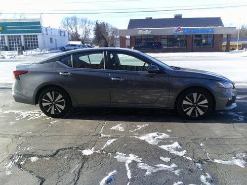 Used 2022 Nissan Altima 2.5 SV FWD image 6