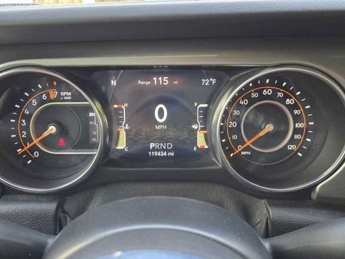 Used 2020 Jeep Wrangler Unlimited Sahara image 19