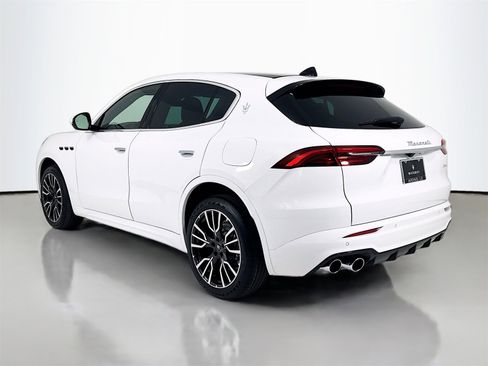 New 2025 Maserati Grecale GT image 6